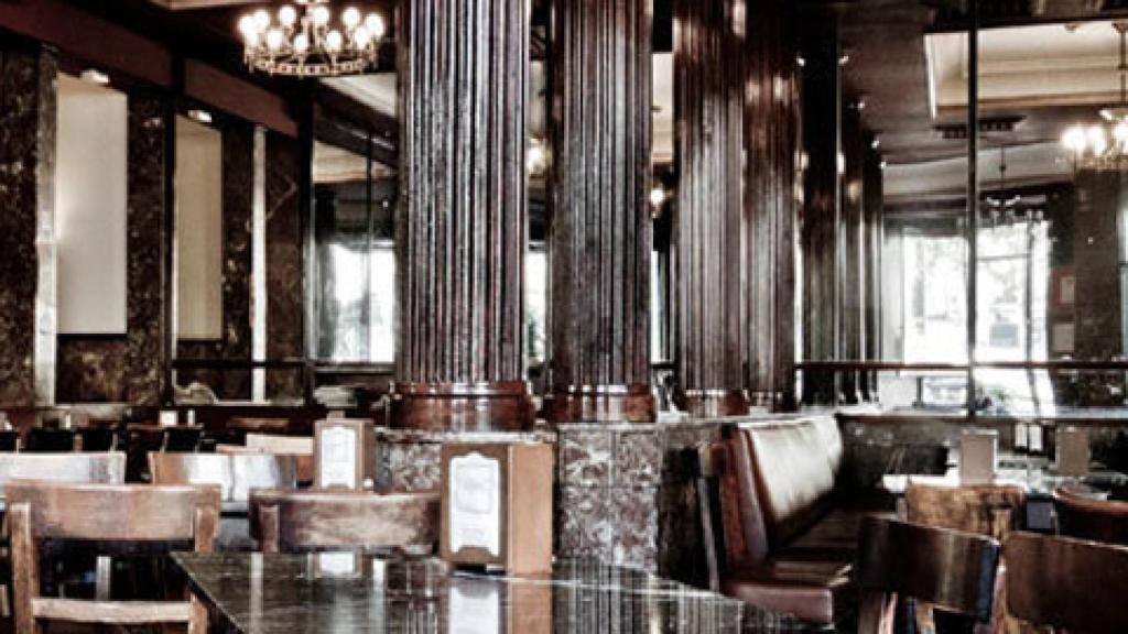 Image: El histórico Café Comercial de Madrid echa el cierre a los 128 años