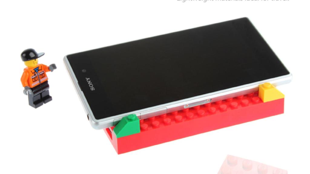 La batería externa de 4.200 mAh y compatible con piezas LEGO