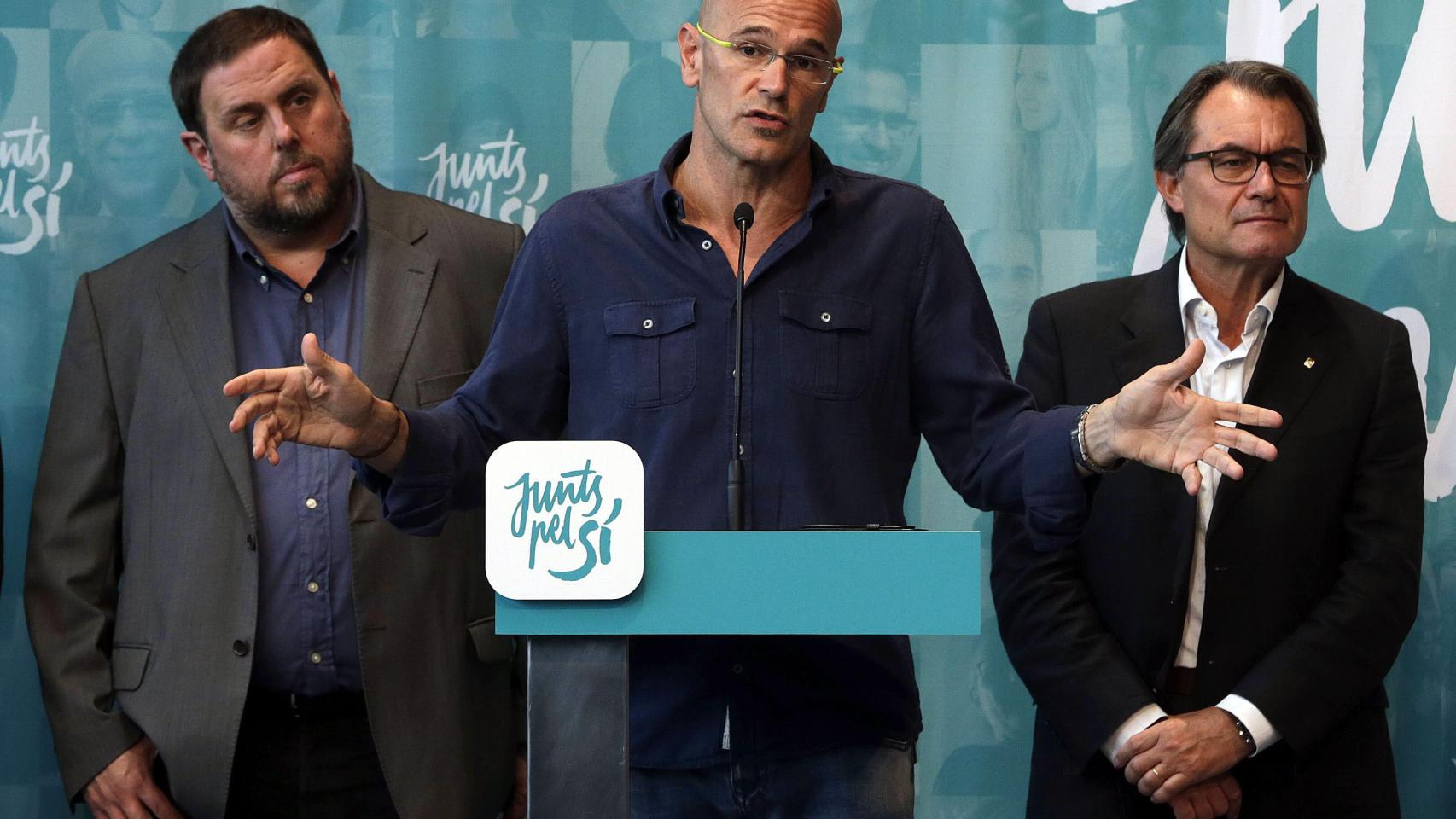 El líder de ERC, Oriol Junqueras; el candidato de Junts pel Sí, Raül Romeva, y el presidente catalán en funciones, Artur Mas