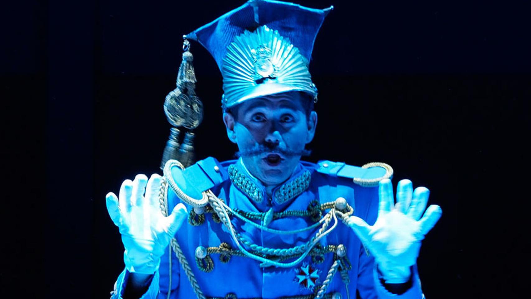 Escena de La gran duquesa de Gérolstein, producción de la temporada 2014/15