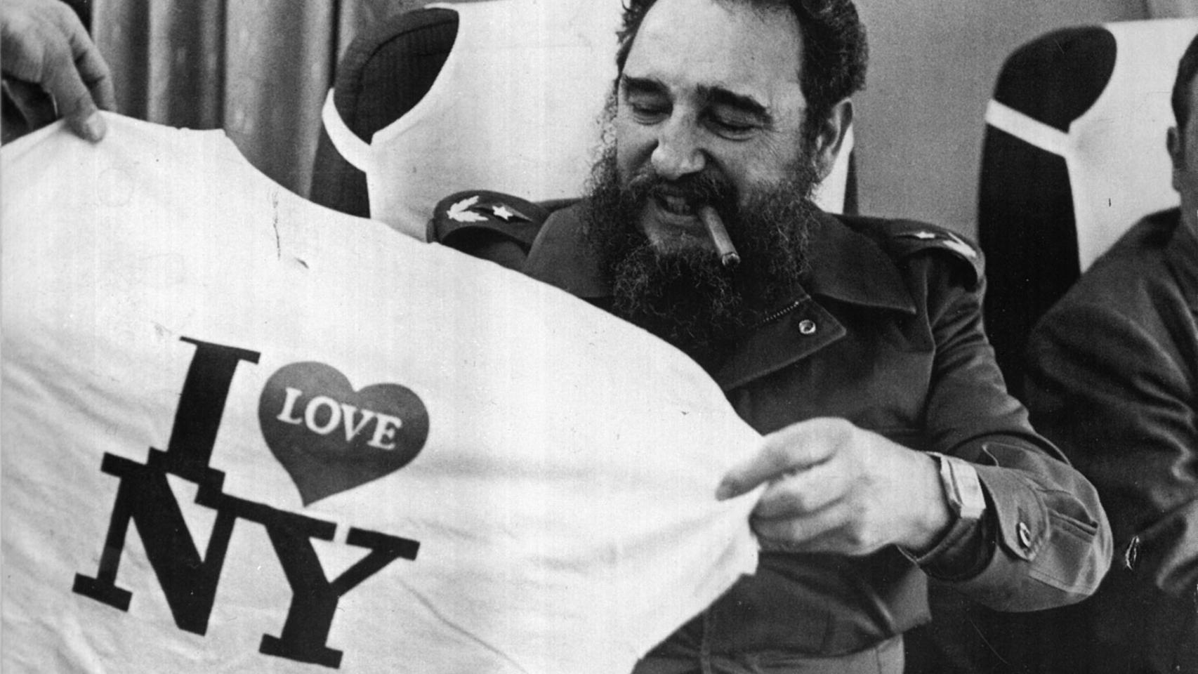 Fidel Castro, en un avión de vuelta a La Habana, en 1992.