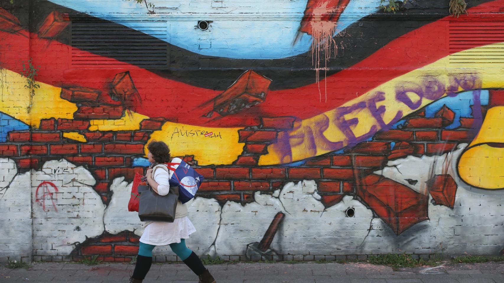 Un mural con la bandera alemana en Berlín