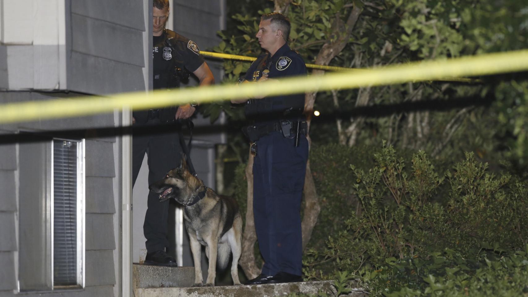 Agentes de Policía en la escena del tiroteo / Reuters