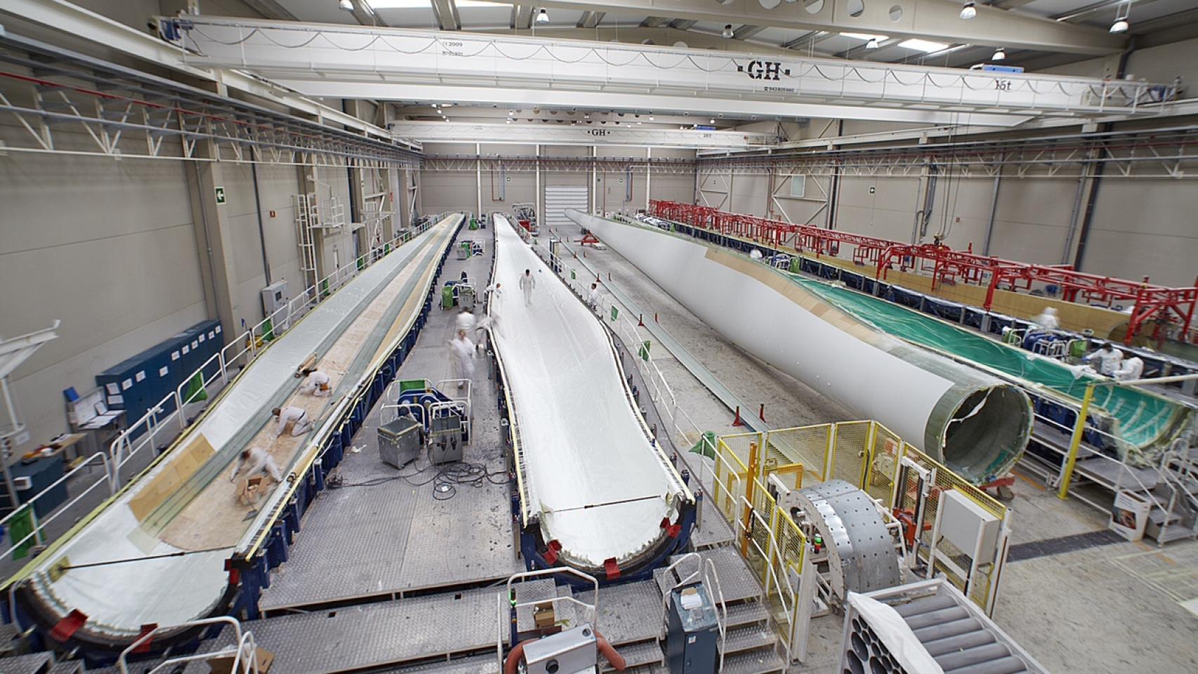 Una fábrica de torres eólicas de Acciona.