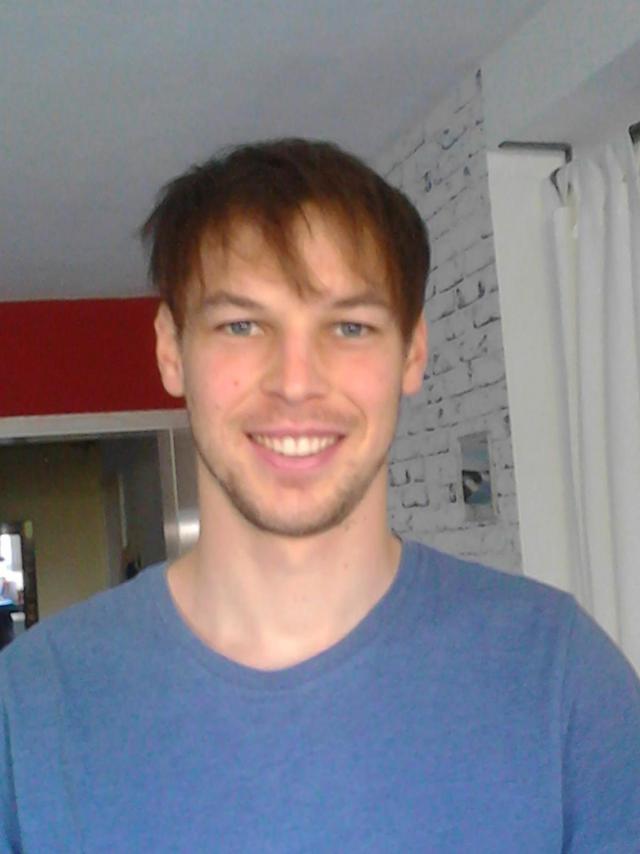 Sandro posa para un autoretrato.