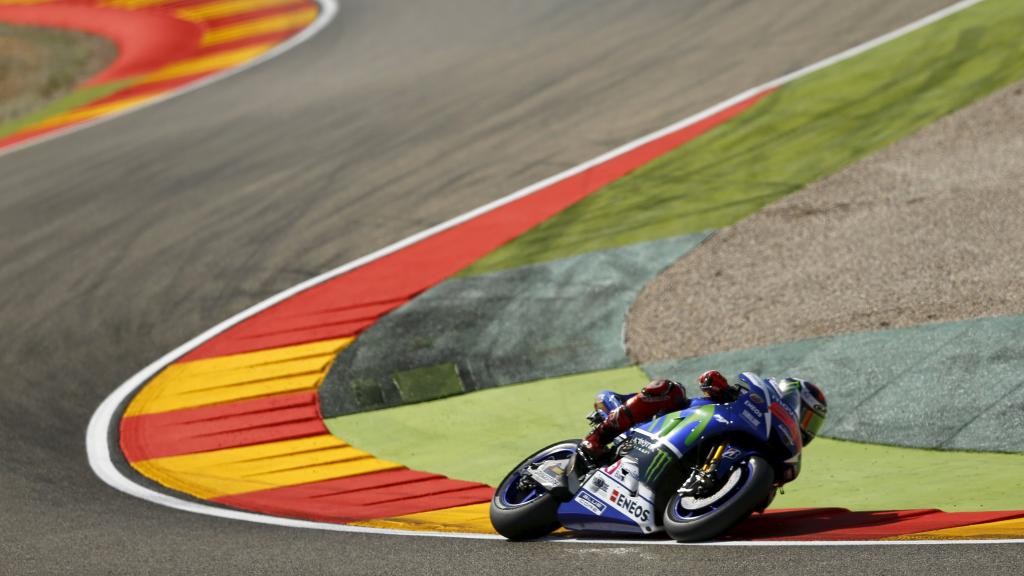 Lorenza aprieta en una curva del Gran Premio de Aragón.