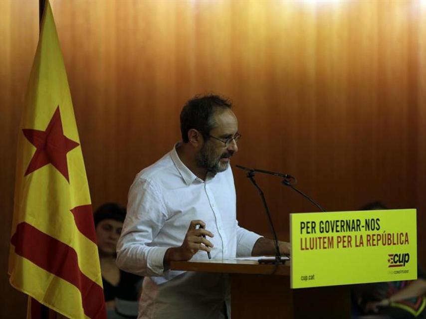 Antonio Baños, durante su intervención para dar a conocer a la hoja de ruta de la CUP