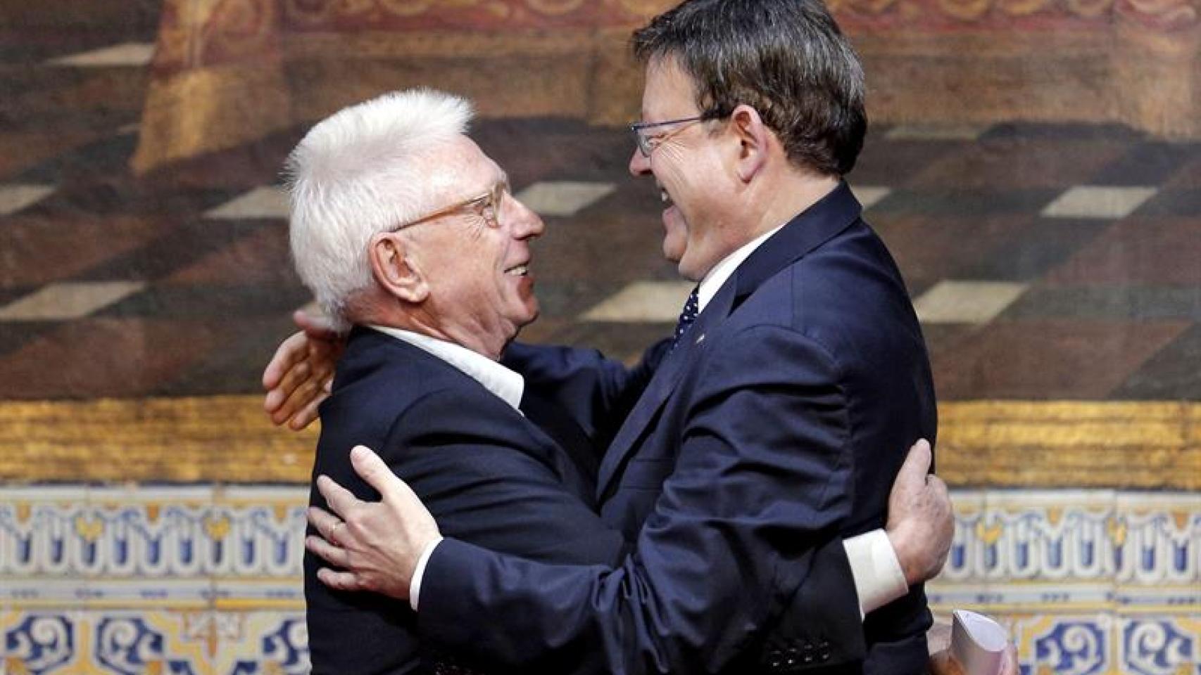 Puig ha otorgado la alta distinción del 9 de octubre al cantautor Raimon