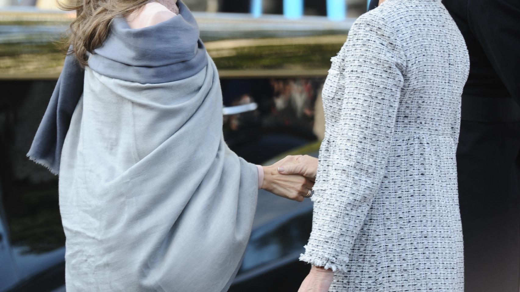 Esperanza Aguirre charla con la entonces Princesa Doña Letizia