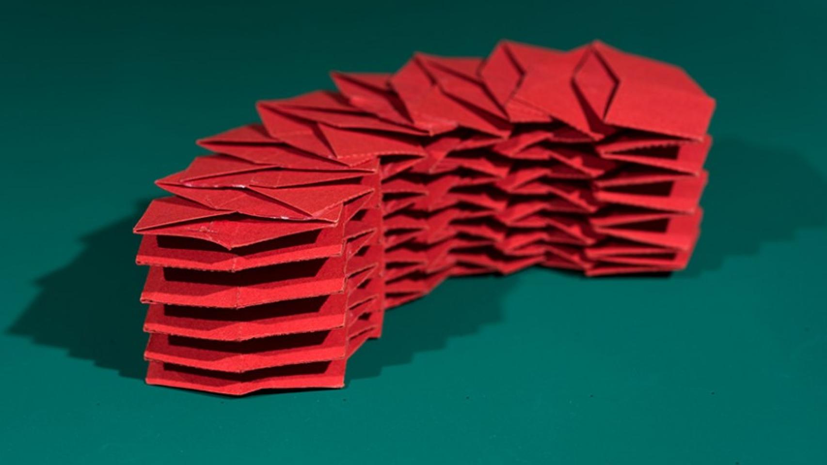 Una estructura de papiroflexia.