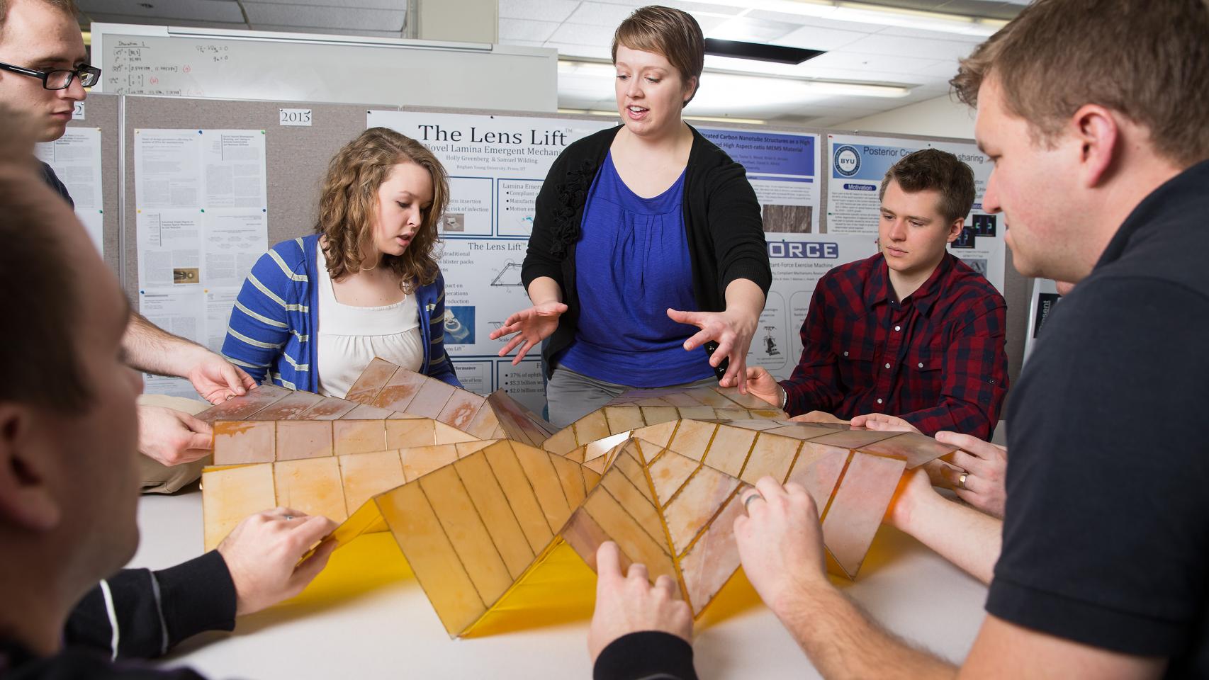 Shannon Zirbel y su vela desplegable con técnicas de origami.