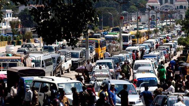 Nepal se apaga por la falta de combustible