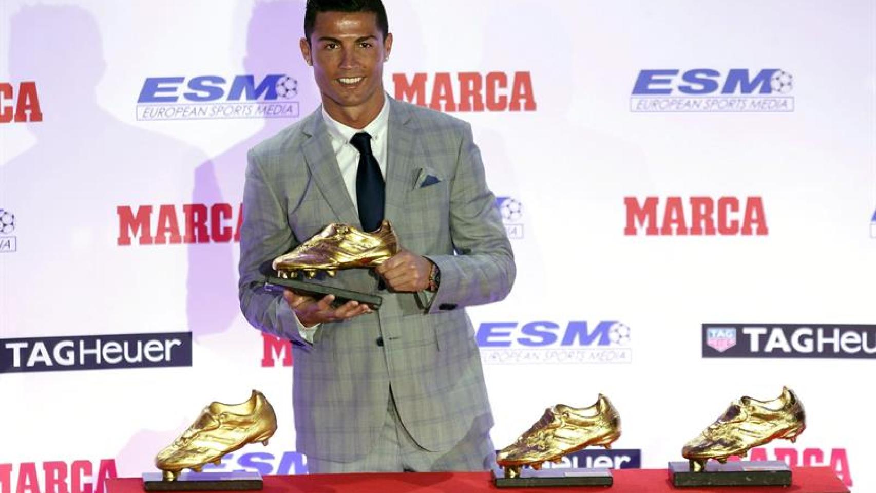 El portugués posa con sus cuatro Botas de Oro.