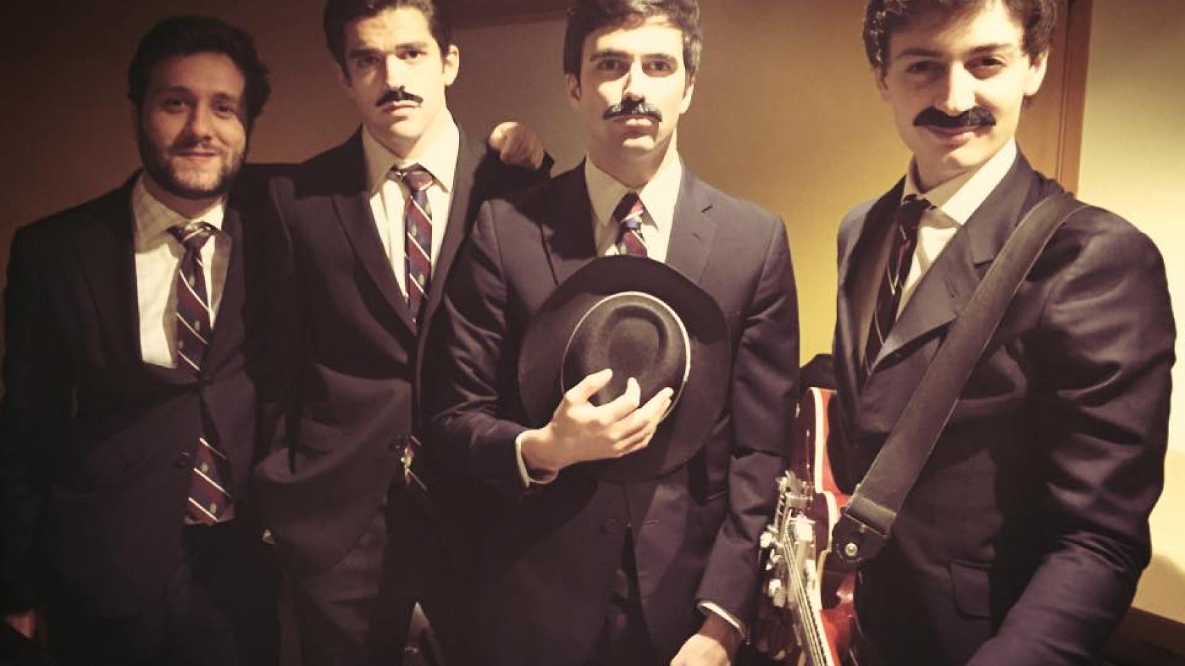 Los integrantes del grupo Third Floor. Carlos Fernández-Vega sostiene el sombrero