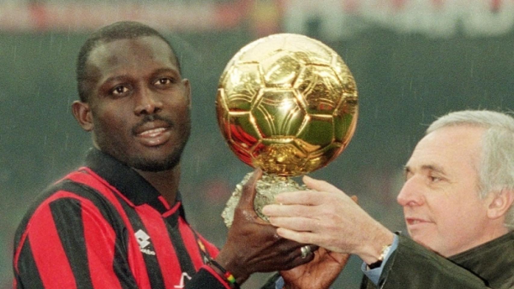 George Weah recogiendo en balón de oro en 1995