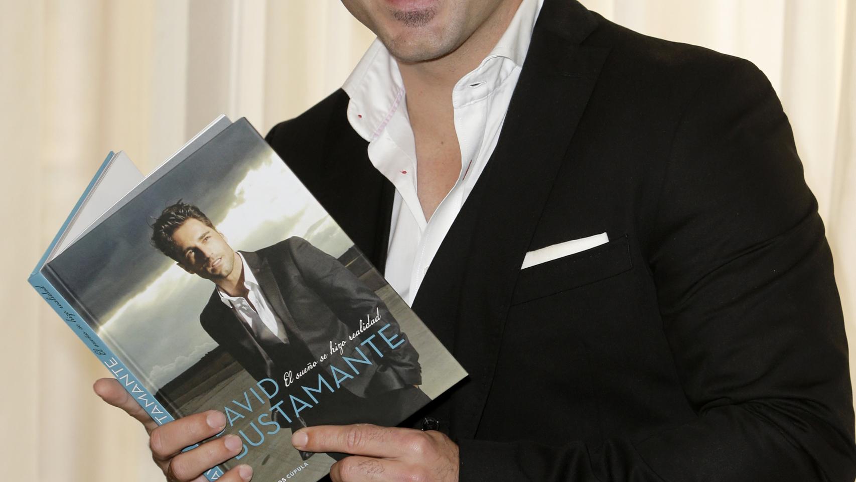 David Bustamante durante la presentación de su libro