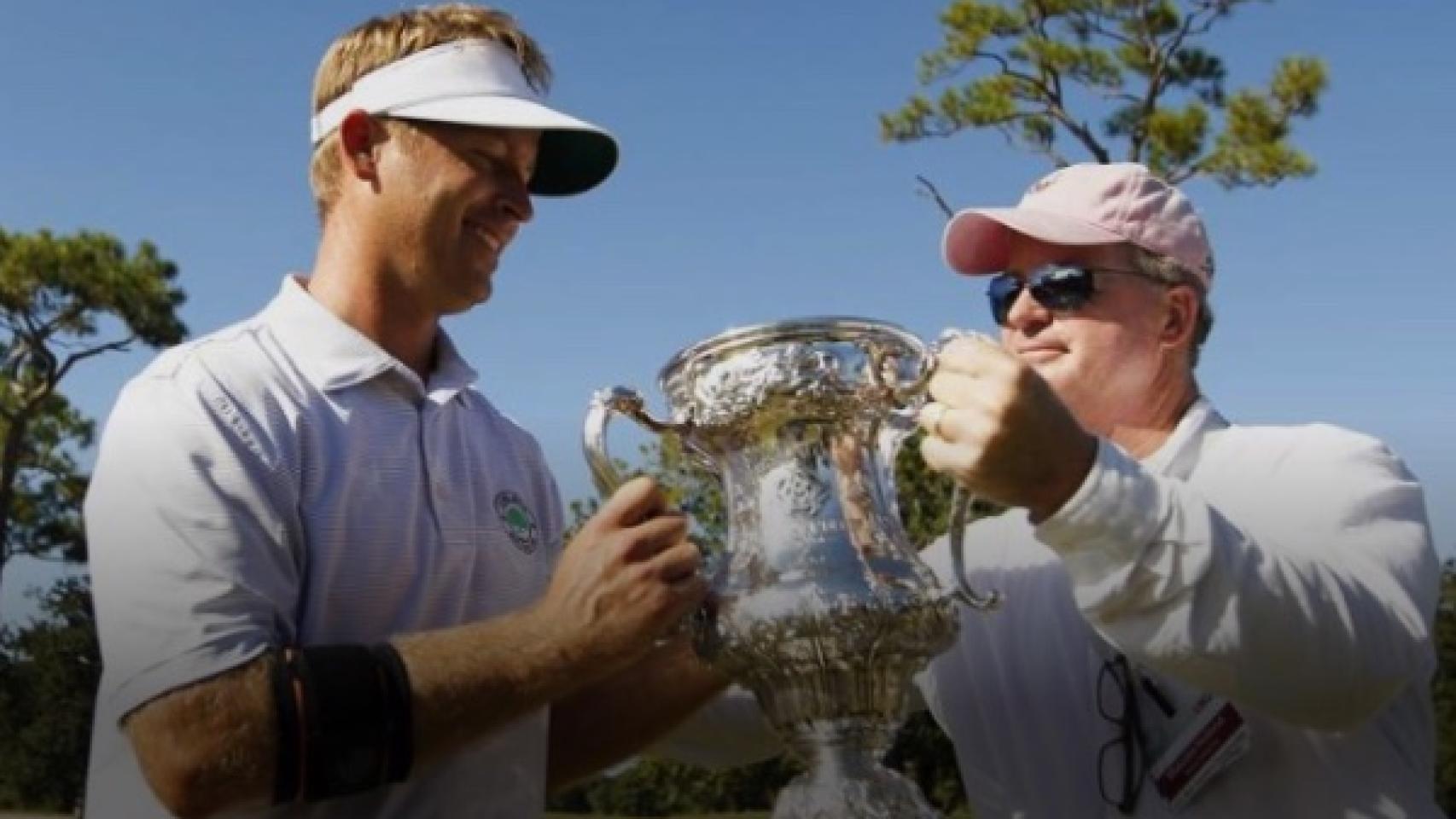 Sammy Schmitz, con el trofeo de campeón.