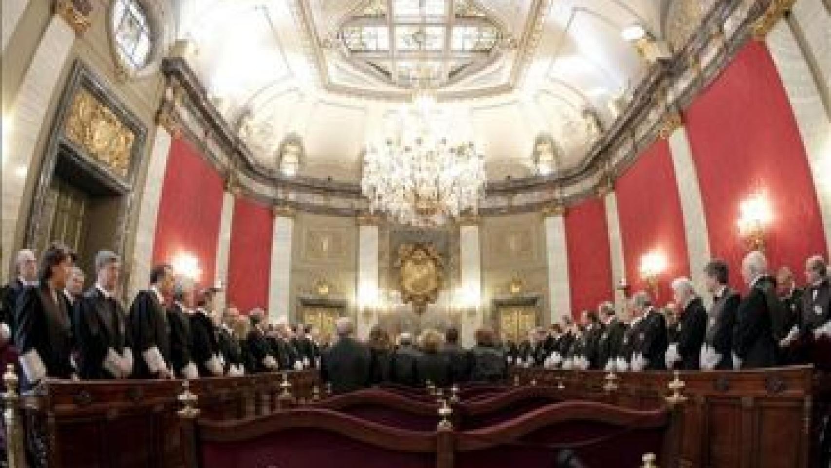 Reunión de magistrados en el salón de plenos del Tribunal Supremo