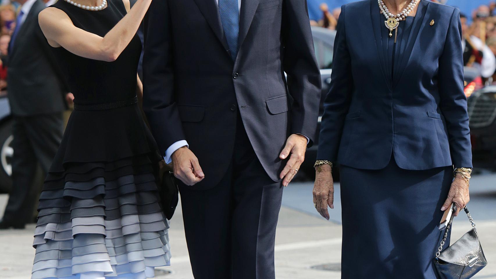 Doña Letizia, Felipe VI y Doña Sofía en los Premios Princesa de Asturias
