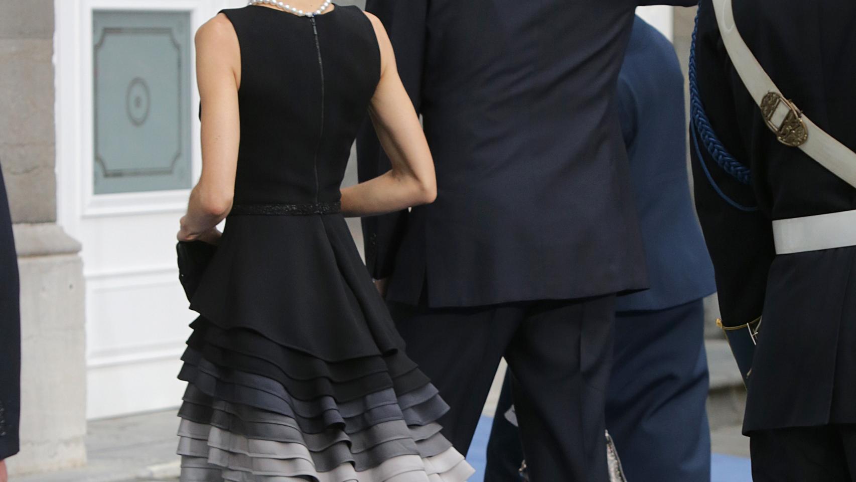 Letizia Ortiz entrando en el Teatro de los Premios
