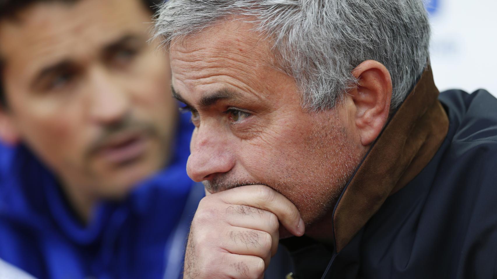 Mourinho se lamenta ante el West Ham.