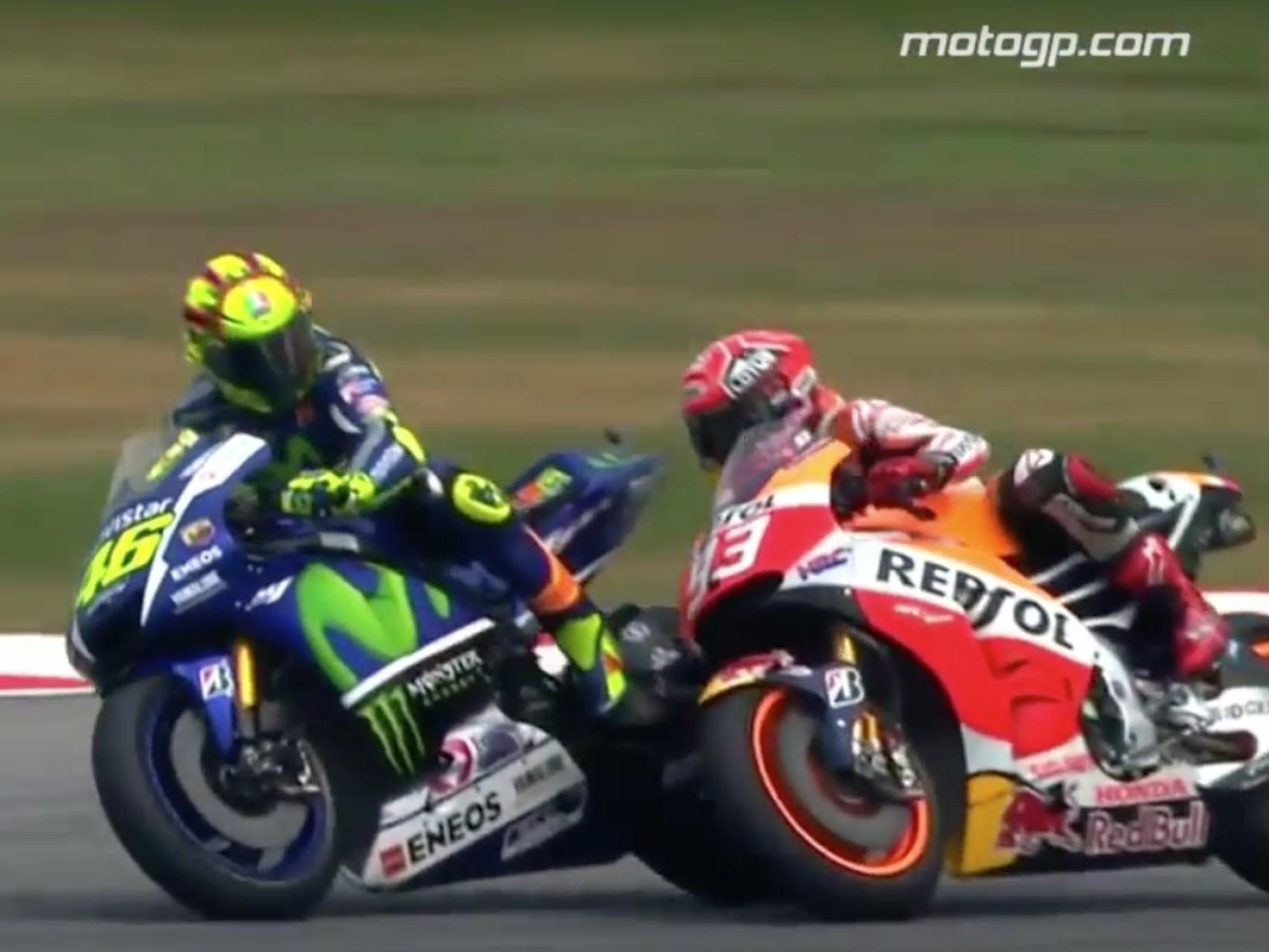 Acción entre Rossi y Márquez en Sepang.