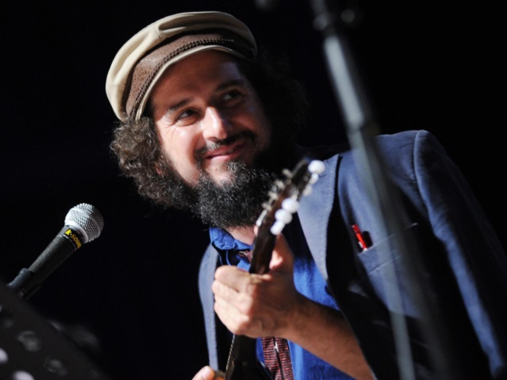 Vinicio Capossela actúa esta noche en el Teatro Calderón (Madrid).