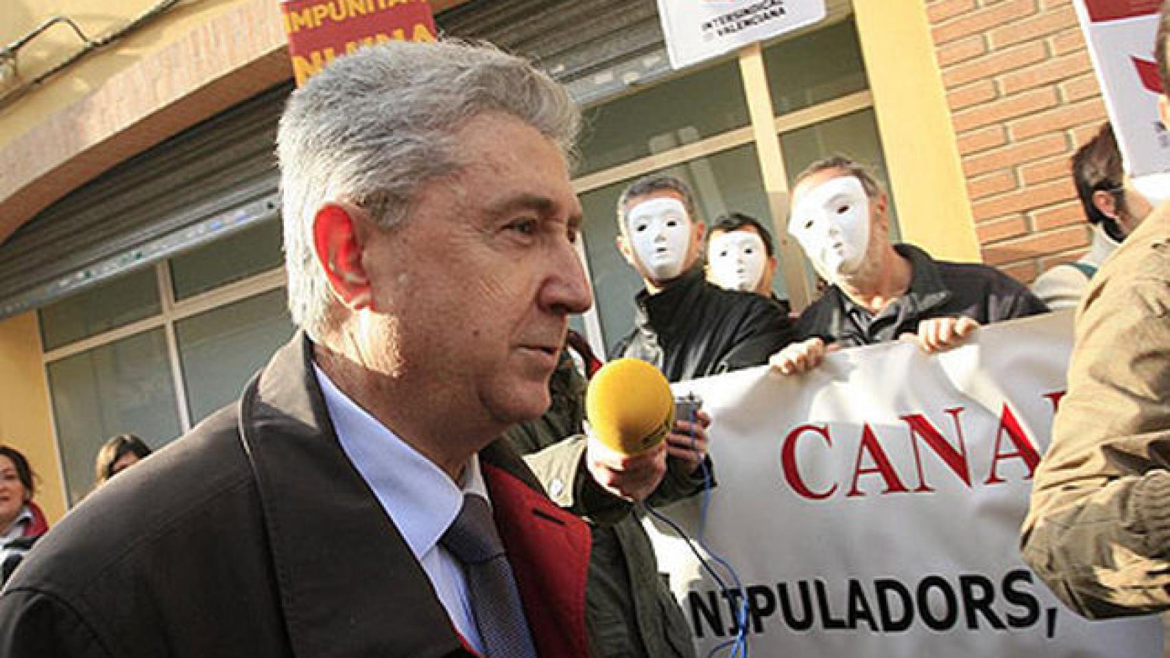 Vicente Sanz en su llegada a los juzgados