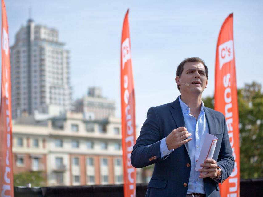 Albert Rivera durante un acto electoral en el Templo de Debod en Madrid