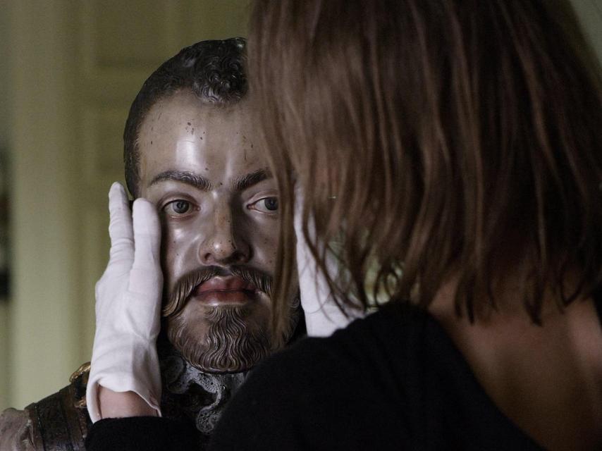 Las obras de arte y los trabajadores del museo son los protagonistas.