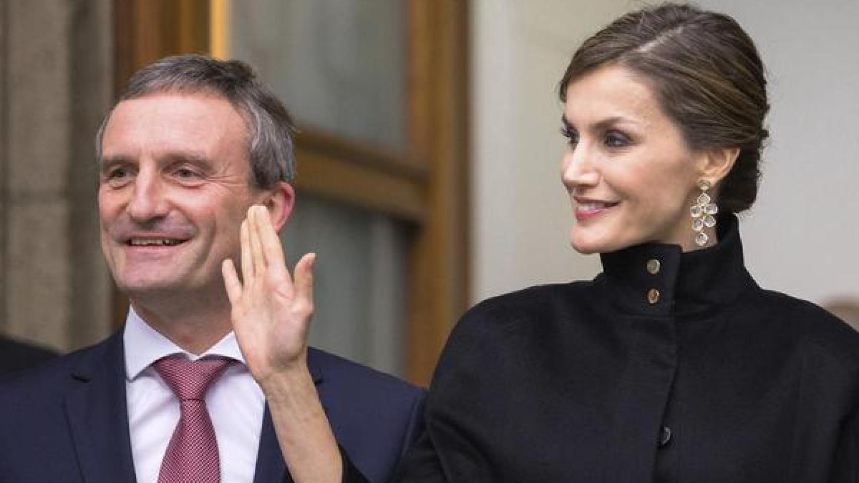 Doña Letizia en la inauguración de Zurbarán con pendientes de Coolook