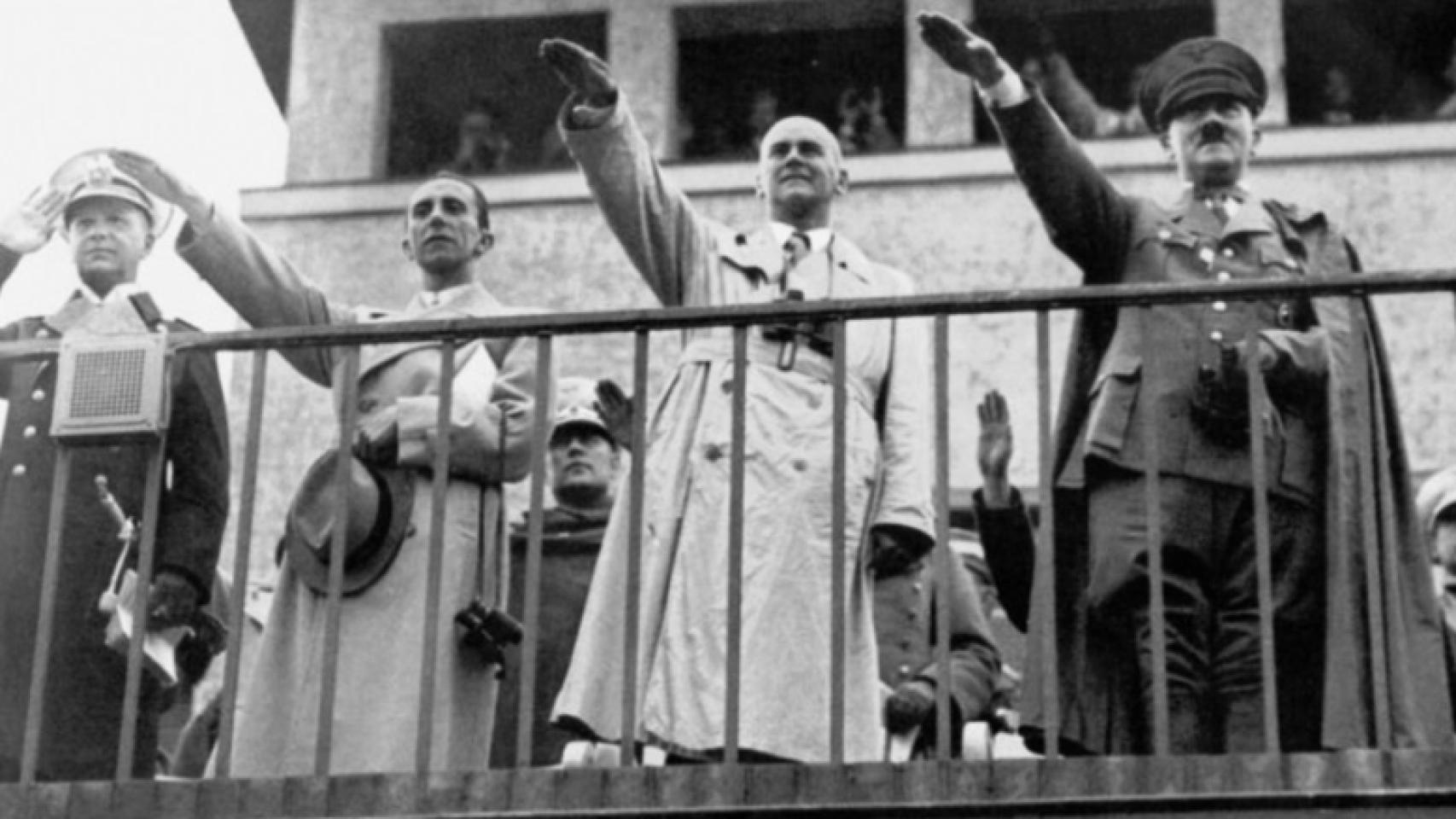 Adolf Hitler da el visto bueno a la competición.