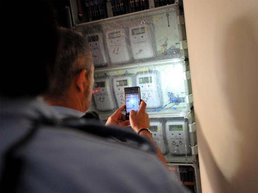 Los contadores de una de las casas.