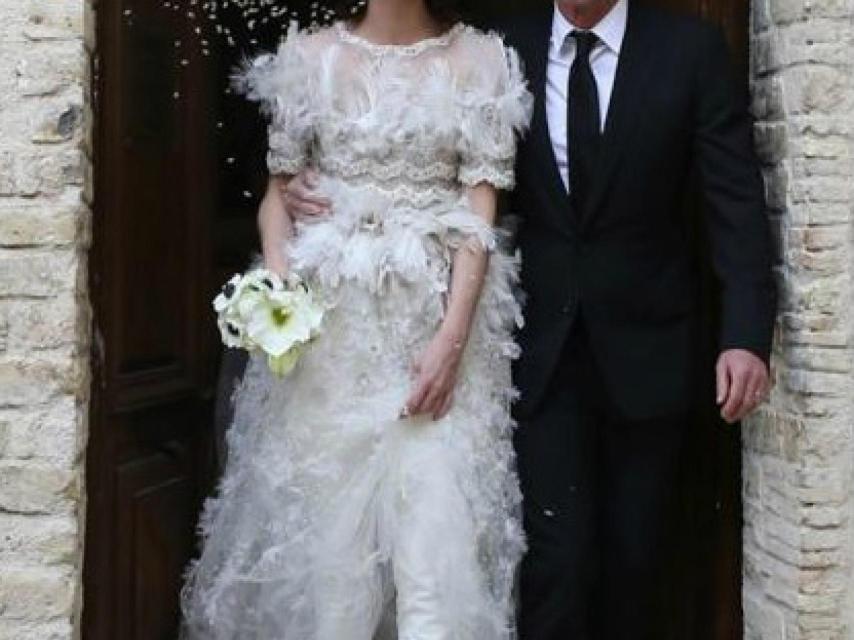 Anna Mouglalis se casó con pitillos blancos