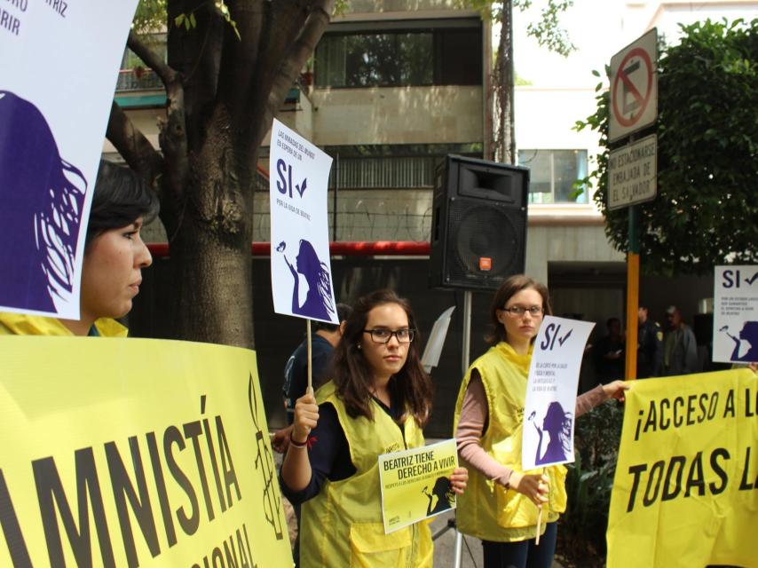 Activistas piden la libertad de Beatriz.