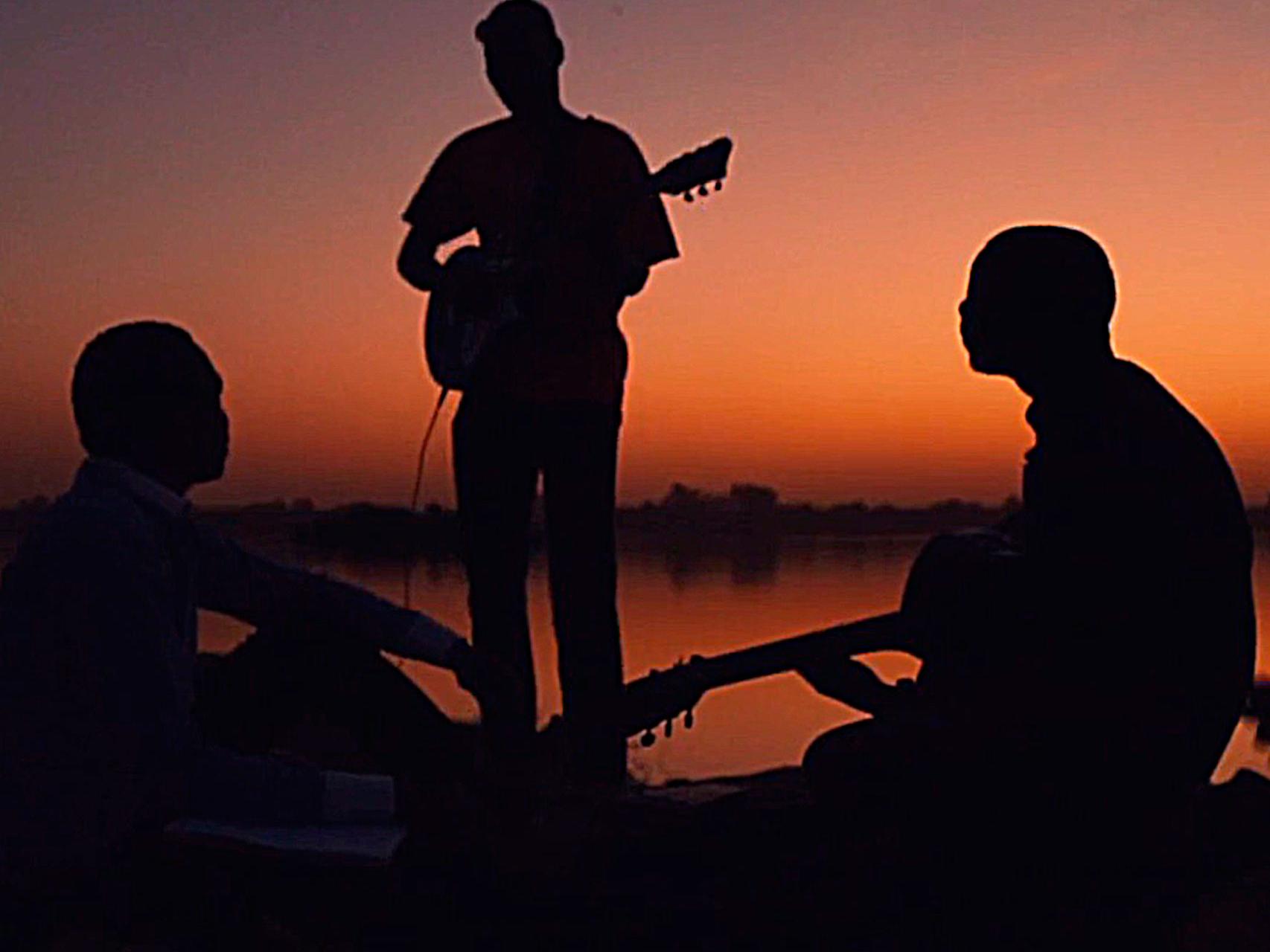 La forma de resistencia de los artistas es seguir haciendo su música.