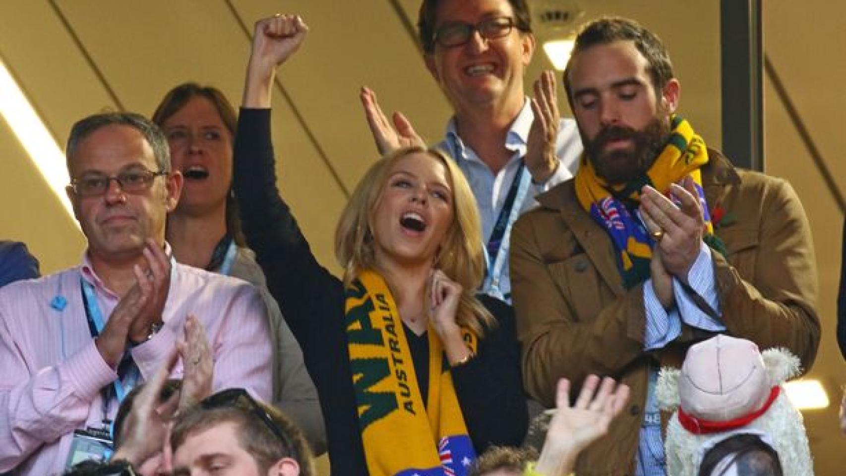Kylie-Minogue animando a los Wallabies en la final del mundo de rugby