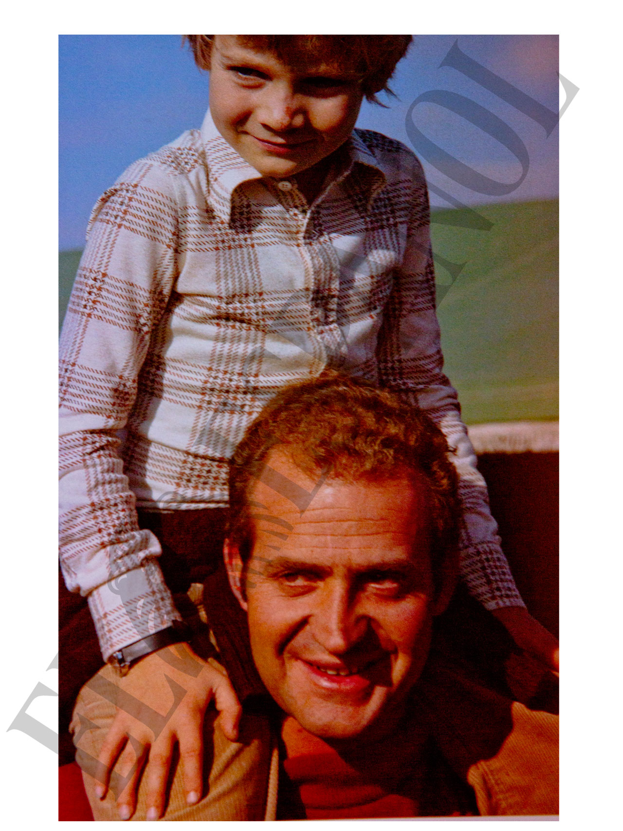 Esta foto del rey y del príncipe Felipe también estaban incluida en el libro de CSW.