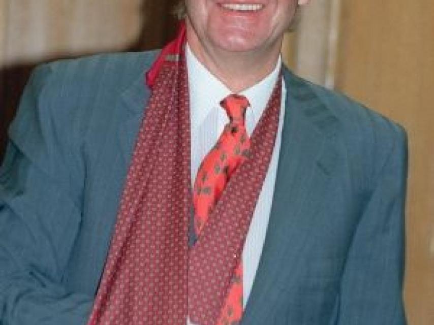 El Rey Juan Carlos con cabestrillo tras una caída esquiando