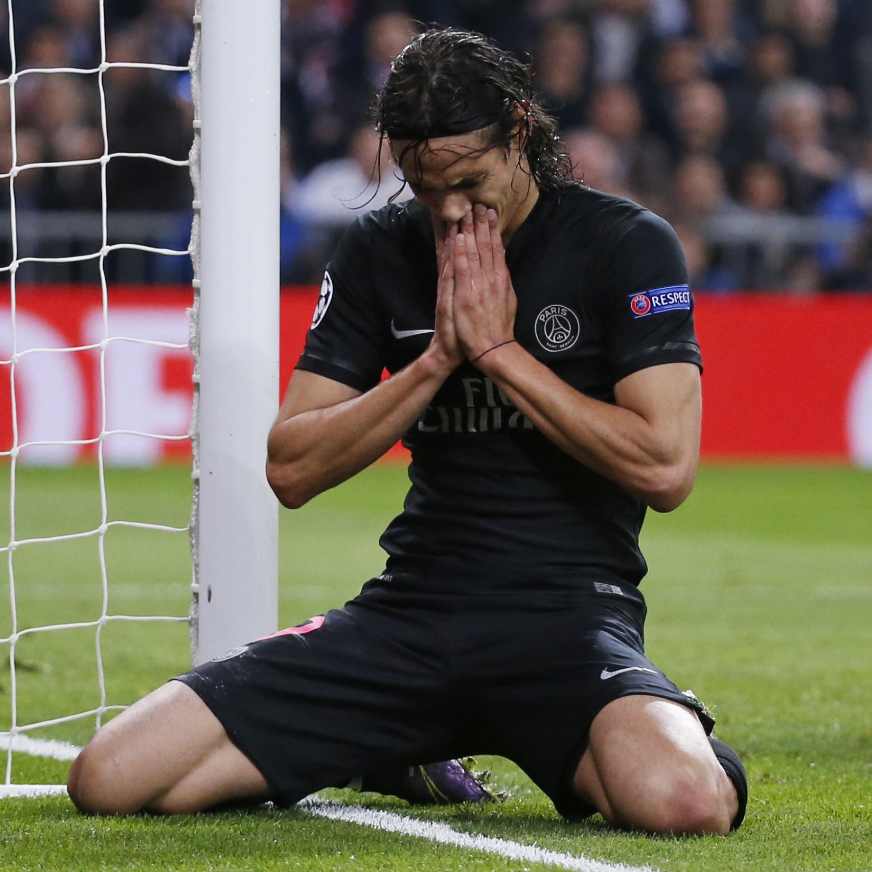 Cavani lamenta una ocasión.