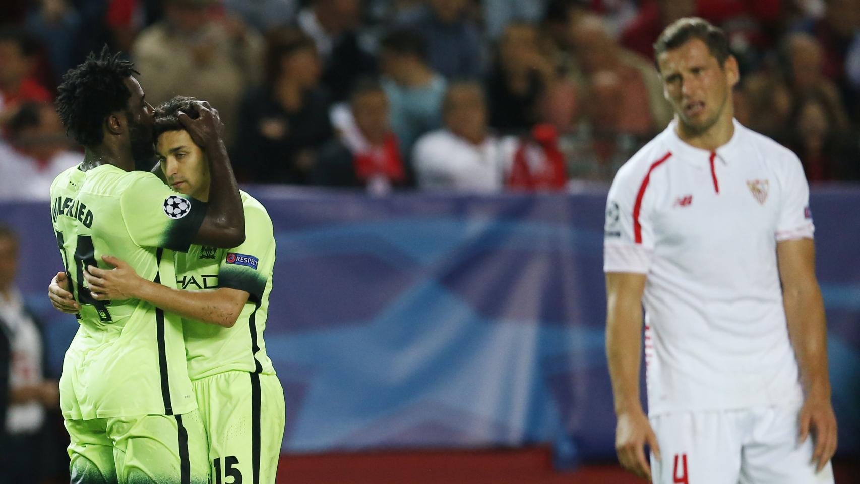 El Manchester City celebra un gol ante el Sevilla.