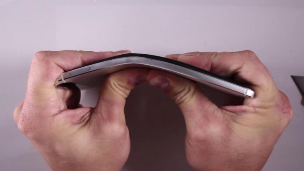 Dejad de doblar y romper los móviles