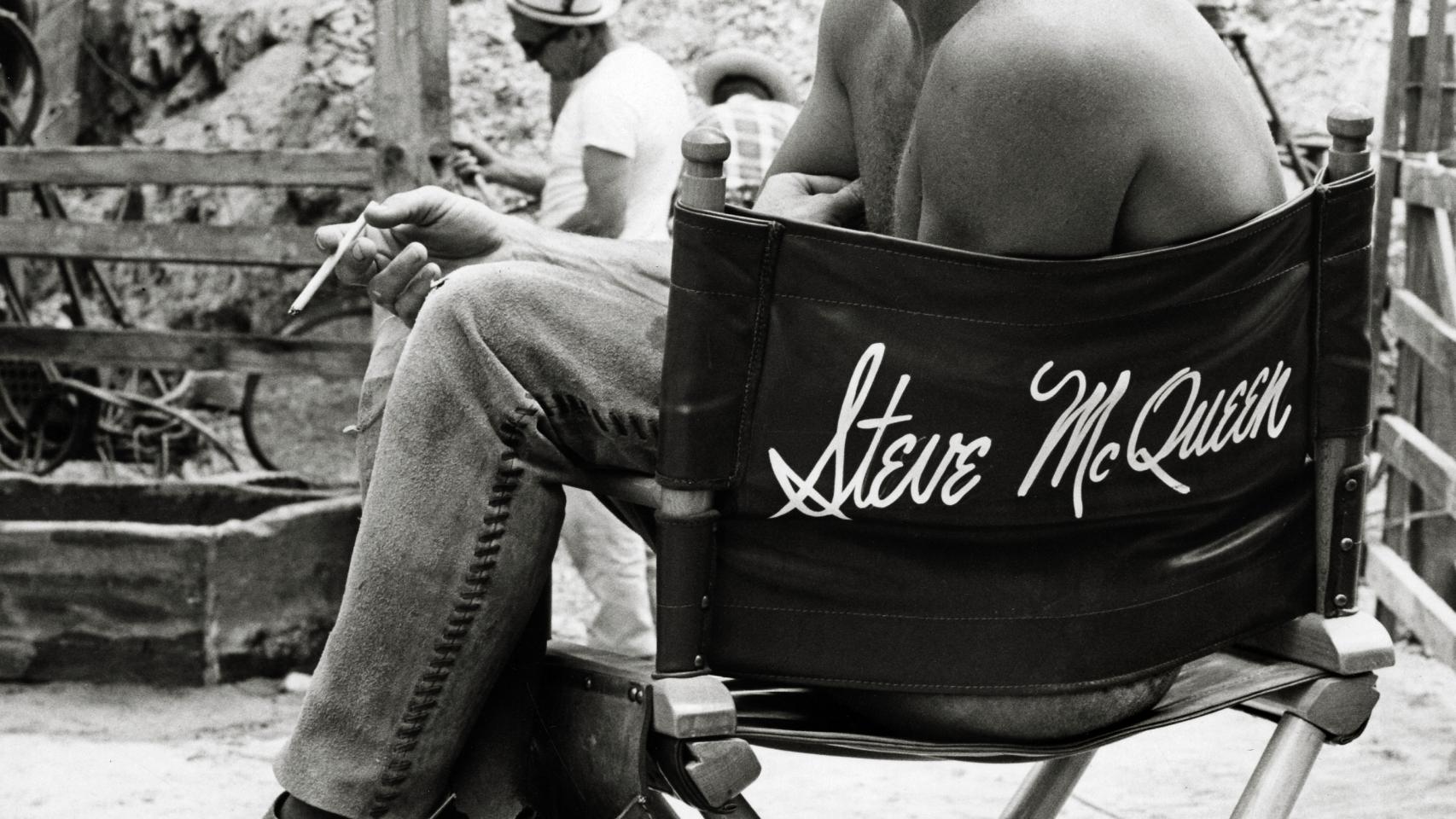 Steve McQueen en un descanso del film Nevada Smith