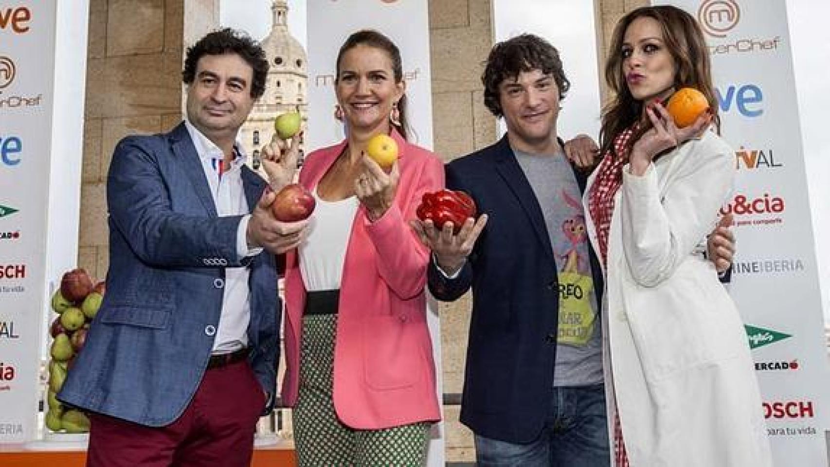 Eva González con Pepe Rodríguez, Samantha Vallejo -Nágera y Jordi Cruz