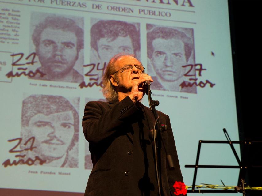 Aute cantando Al alba.