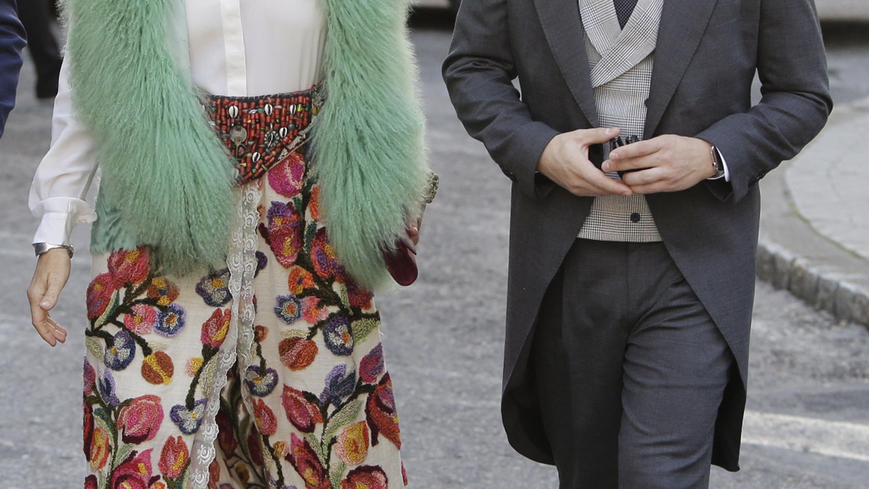 Samantha Vallejo Nájera y Jordi Cruz camino a la iglesia.