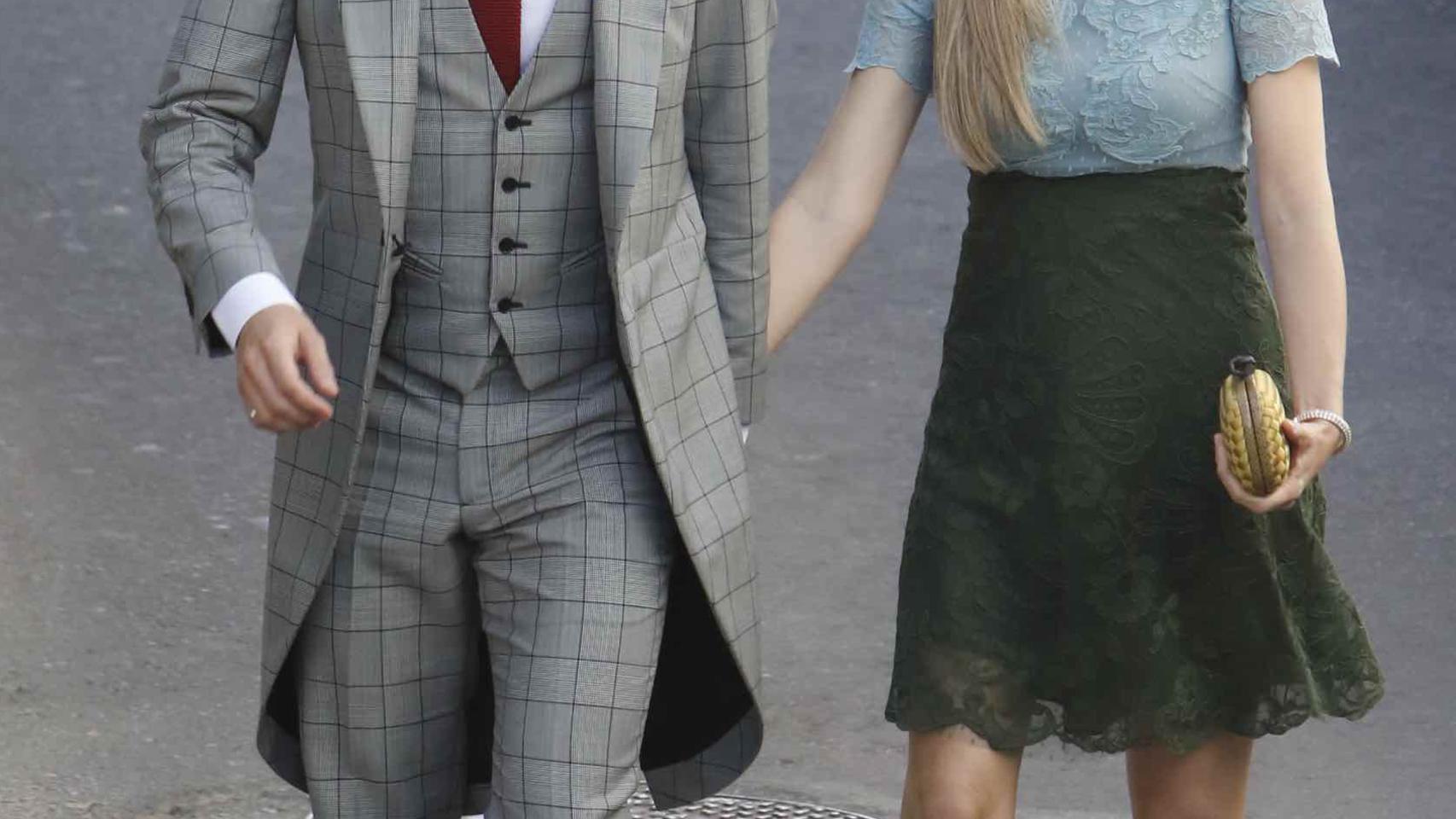 José María Manzanares con su mujer Rocío Escalona en la boda de Cayetano