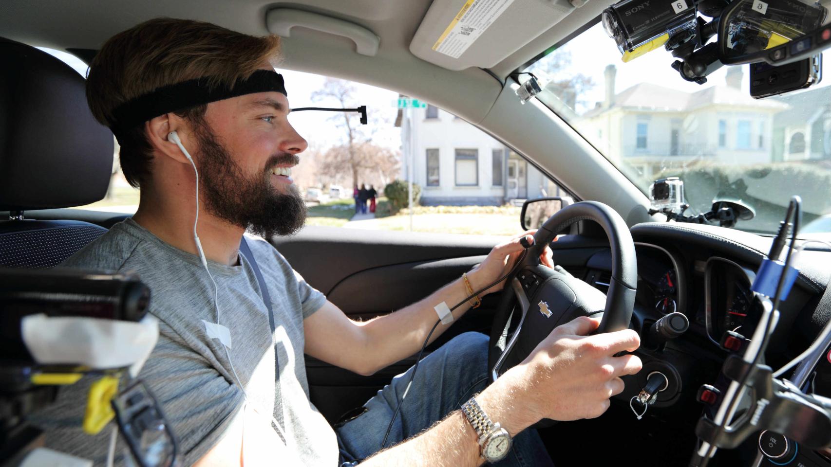 La confianza al volante hace que no nos demos cuenta de las distracciones.