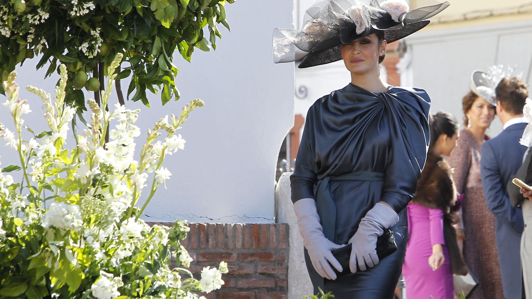 Vicky Martín Berrocal a la salida de la iglesia en Mairena de Alcor