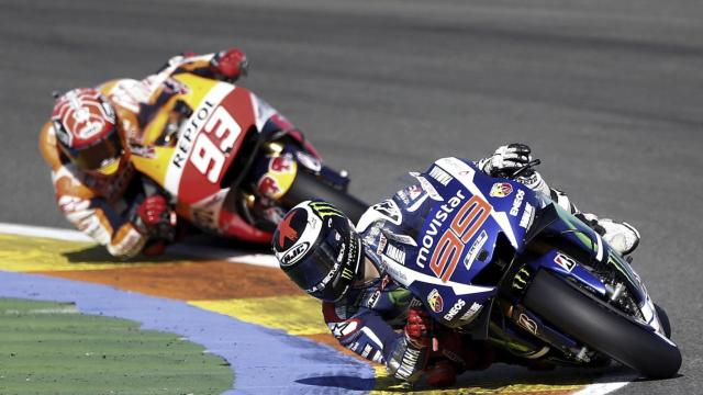 Jorge Lorenzo y Marc Márquez durante la carrera de Moto GP de Valencia.